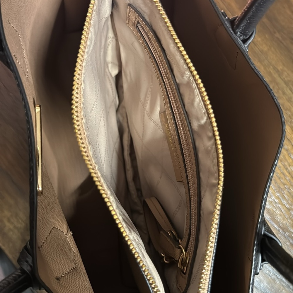 Michael Kors Handbag/Crossbody - Picture 4 of 5